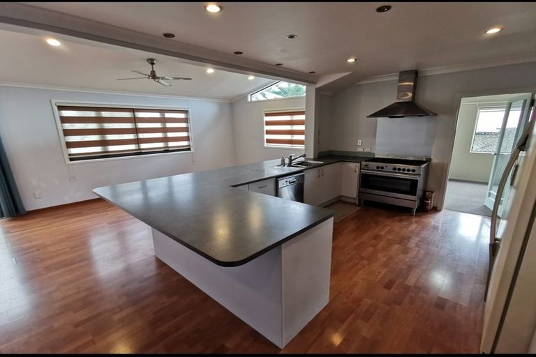 Photo of property in 16 Raphael Place, West Harbour, Auckland, 0618