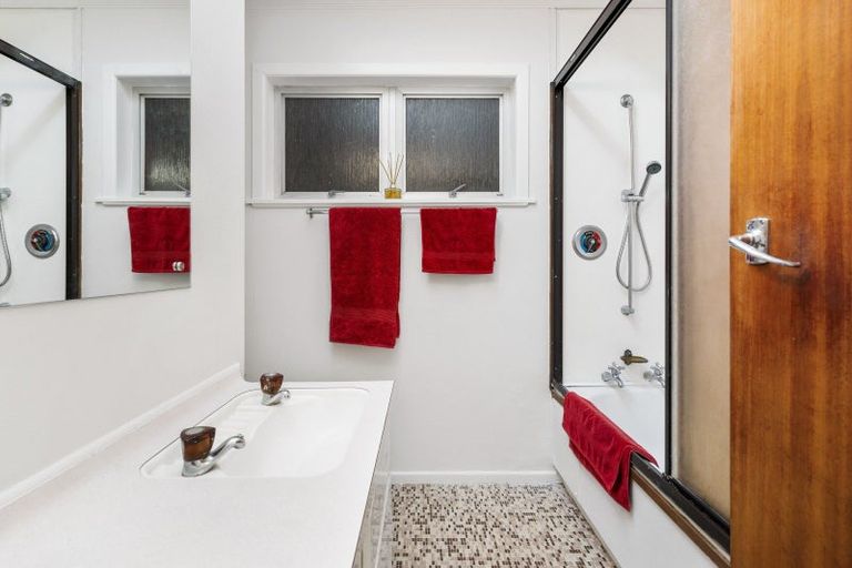 Photo of property in 5a Mckenzie Road, Mangere Bridge, Auckland, 2022