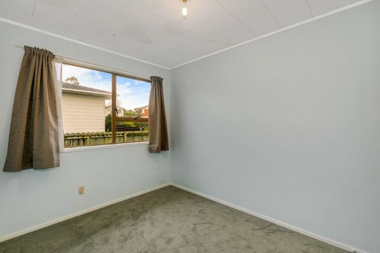 Photo of property in 58 Rosewarne Crescent, Glendene, Auckland, 0602