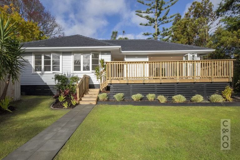 Photo of property in 407a Main Road, Huapai, Kumeu, 0810