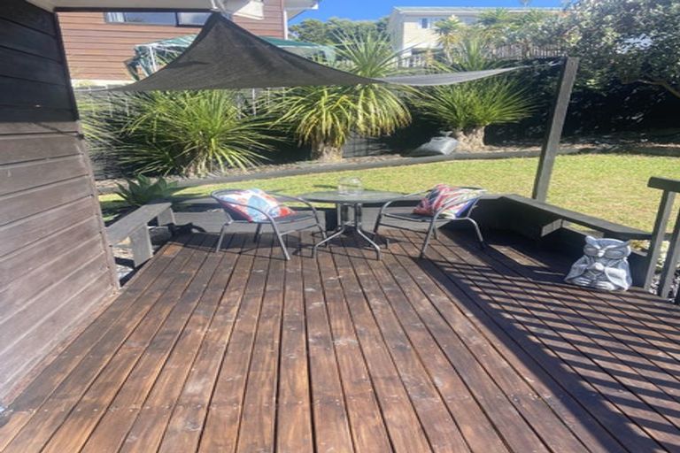 Photo of property in 2/15 Valecrest Place, Bayview, Auckland, 0629