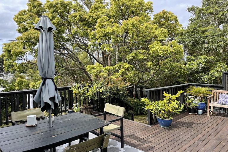 Photo of property in 46 Beach Haven Road, Beach Haven, Auckland, 0626