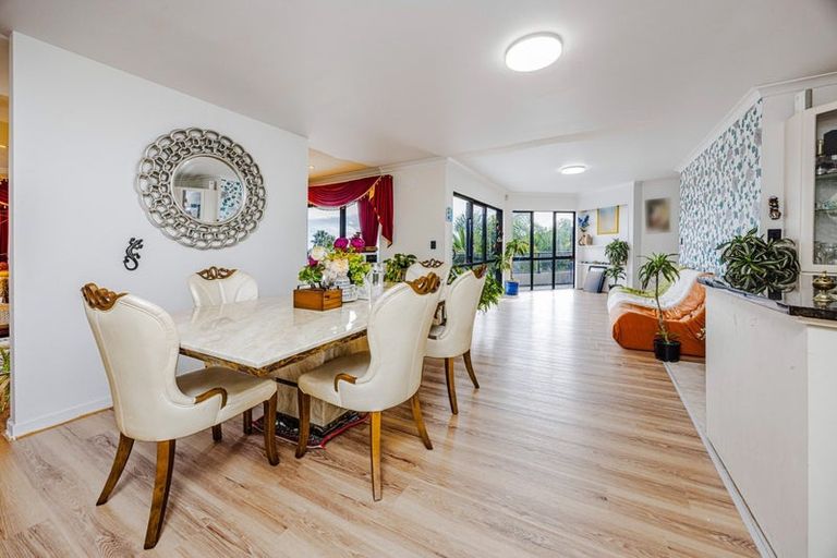Photo of property in 40 Ewhurst Place, Goodwood Heights, Auckland, 2105
