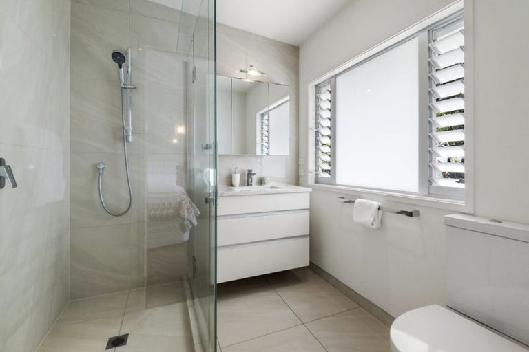 Photo of property in 53 Parr Terrace, Castor Bay, Auckland, 0620