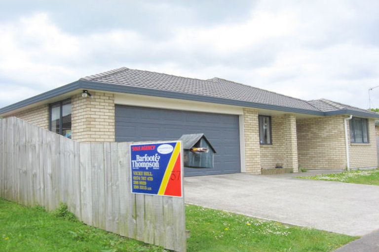 Photo of property in 35 Scotts Field Drive, Takanini, 2112