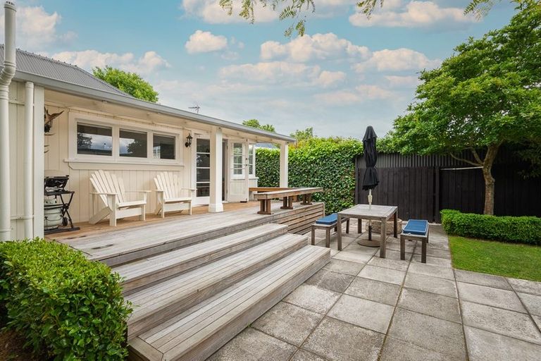 Photo of property in 17 Oxley Avenue, St Albans, Christchurch, 8014