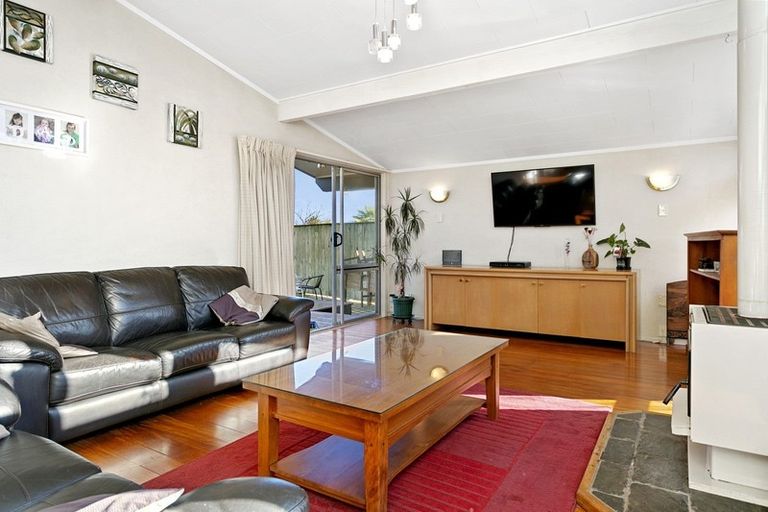 Photo of property in 25 Kereru Street, Two Mile Bay, Taupo, 3330
