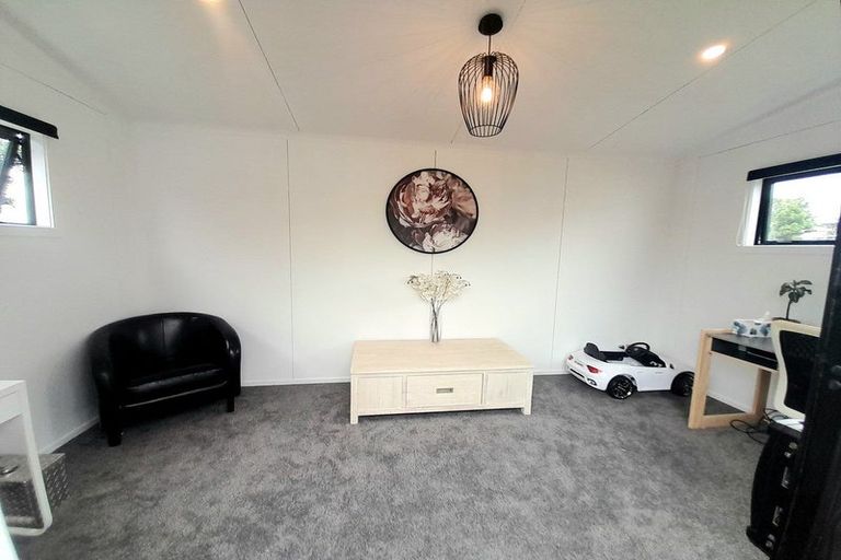 Photo of property in 28 Apollo Parade, Milson, Palmerston North, 4414