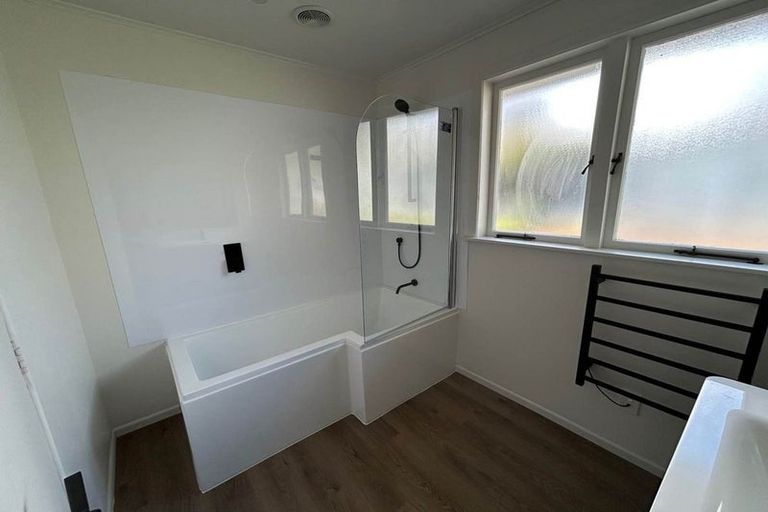 Photo of property in 9 Awaroa Road, Helensville, 0800