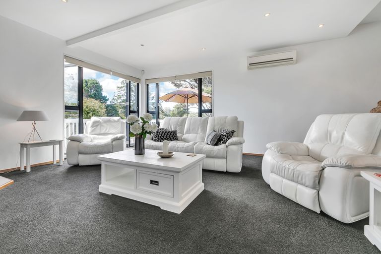 Photo of property in 12 Twin Wharf Road, Herald Island, Auckland, 0618
