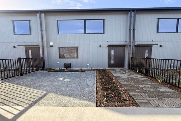 Photo of property in 2/1 Scott Road, Hobsonville, Auckland, 0616