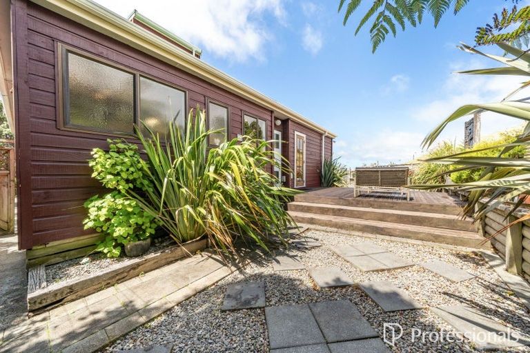 Photo of property in 11 Maungaraki Road, Korokoro, Lower Hutt, 5012