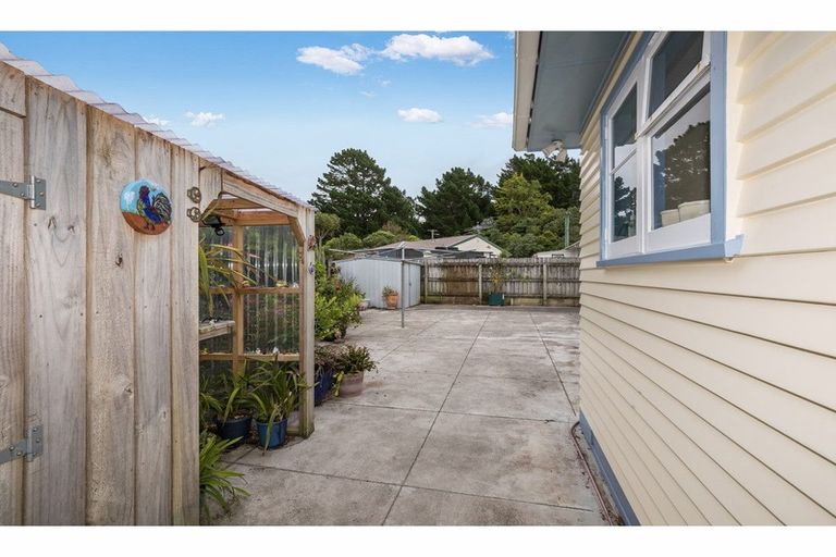 Photo of property in 27 Amundsen Grove, Stokes Valley, Lower Hutt, 5019