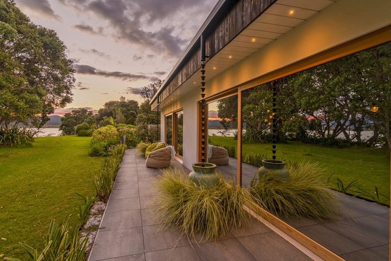 Photo of property in 6 Robinson Road, Whitianga, 3510