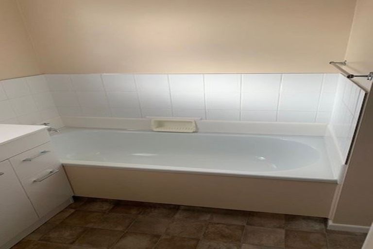 Photo of property in 17 Davidson Crescent, Hornby, Christchurch, 8042