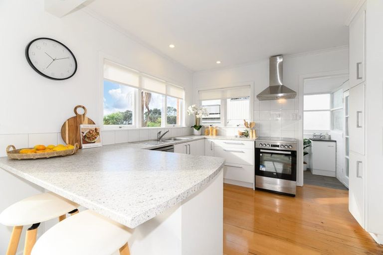 Photo of property in 1/5 Whitby Crescent, Mairangi Bay, Auckland, 0630
