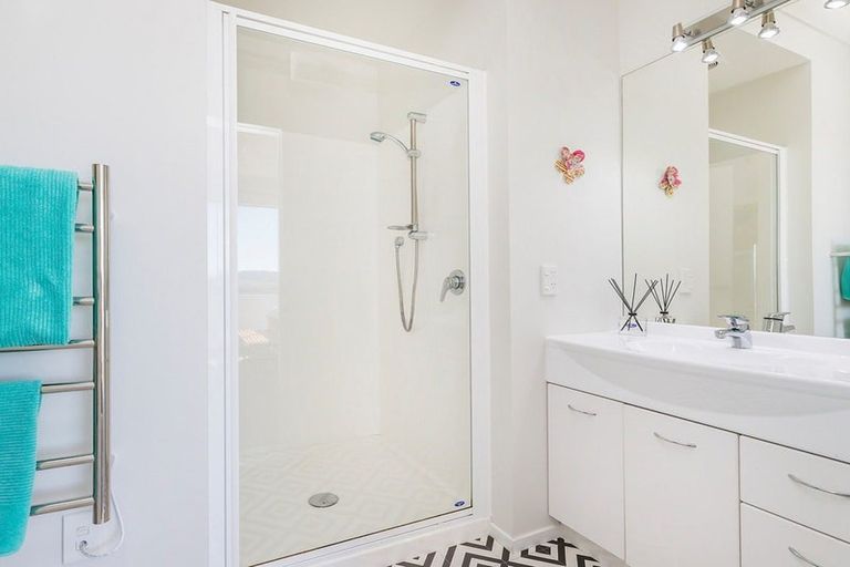 Photo of property in 7d Marjory Close, Broadmeadows, Wellington, 6035