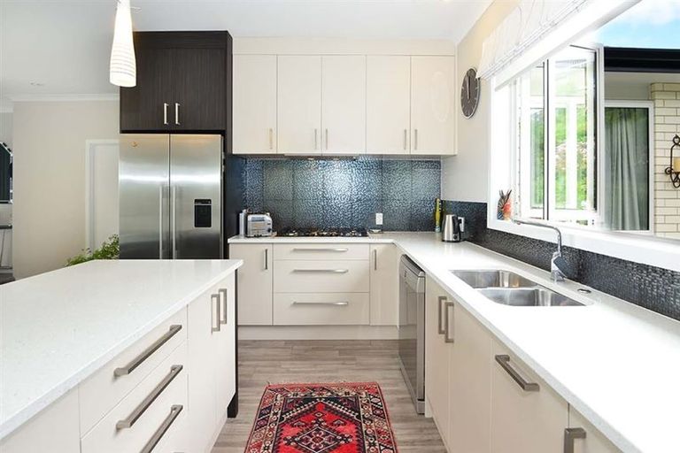 Photo of property in 40 Seaview Crescent, Hatfields Beach, Orewa, 0931