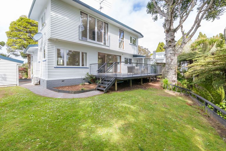 Photo of property in 10 Tawini Road, Titirangi, Auckland, 0604