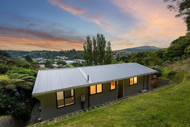 Photo of property in 32 John Street, Stokes Valley, Lower Hutt, 5019