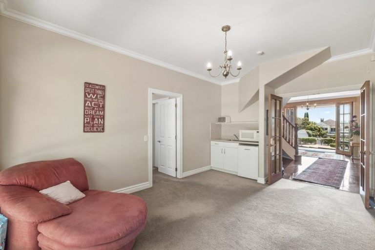 Photo of property in 104 Kitchener Road, Milford, Auckland, 0620