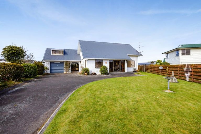 Photo of property in 15 Green Lane, Hawera, 4610