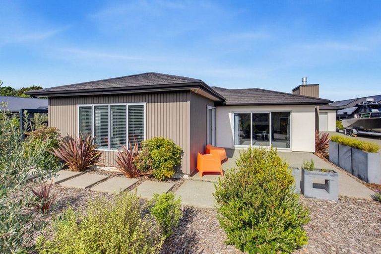 Photo of property in 18 Petrel Close, Paraparaumu Beach, Paraparaumu, 5032