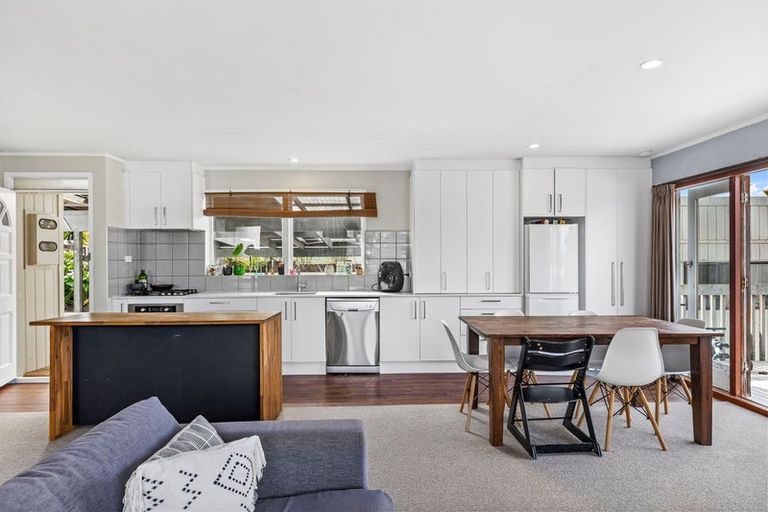 Photo of property in 83 Sunnyvale Road, Massey, Auckland, 0614