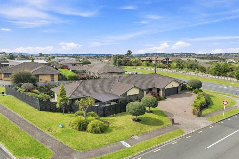 Photo of property in 2 Flavell Drive, Orewa, 0931