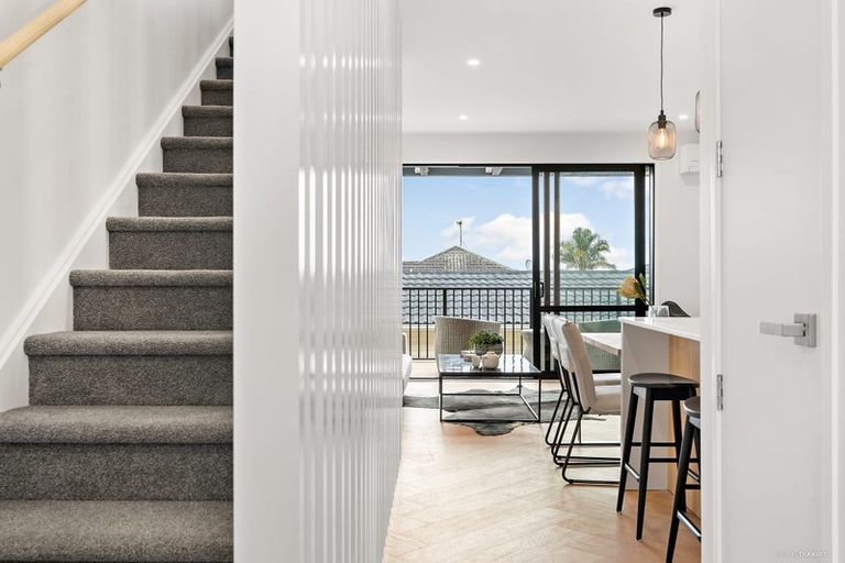 Photo of property in 35 Lewis Road, Pakuranga, Auckland, 2010