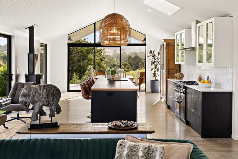 Photo of property in 1056 Peak Road, Helensville, 0875