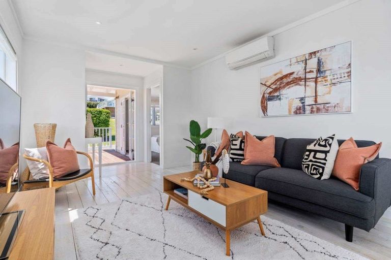 Photo of property in 12 Tindalls Bay Road, Tindalls Beach, Whangaparaoa, 0930