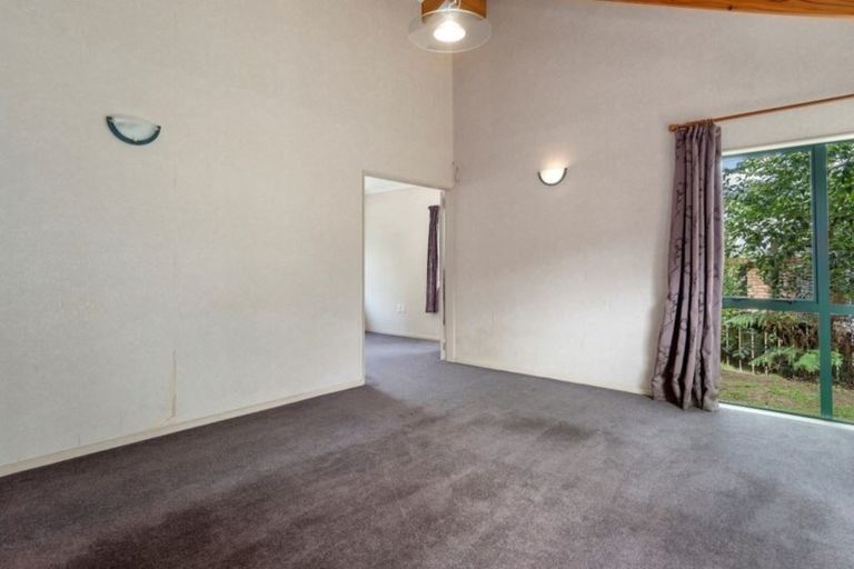 Photo of property in 2 Mulberry Lane, Otaika, 0170