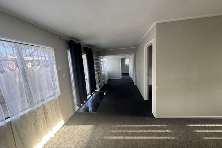 Photo of property in 21 Mon Desir Place, Manurewa, Auckland, 2102