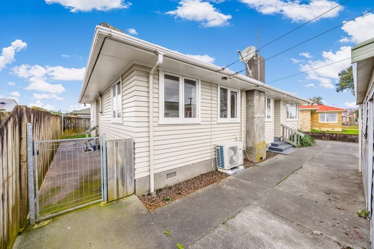 Photo of property in 38 Sutton Crescent, Papakura, 2110