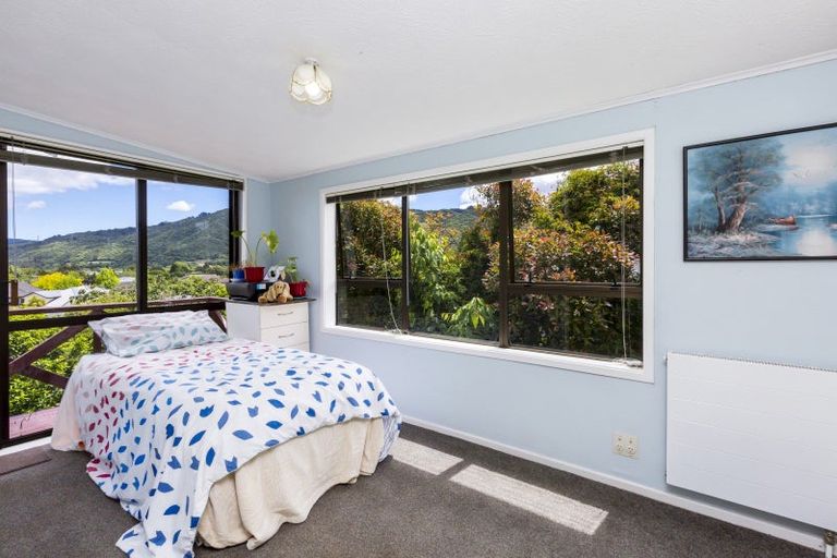 Photo of property in 11 Roband Crescent, Brown Owl, Upper Hutt, 5018