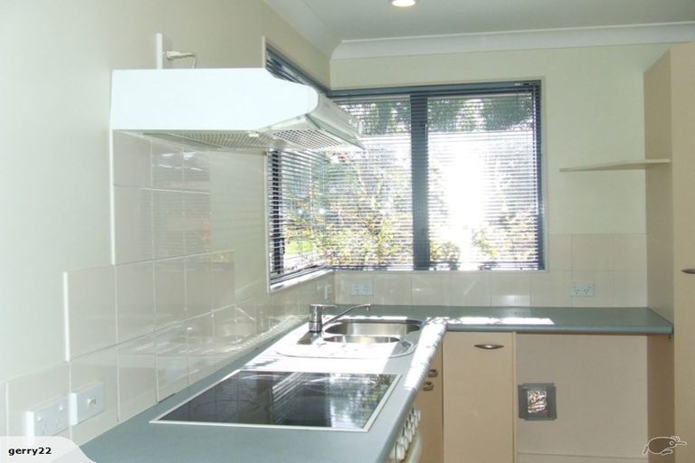 Photo of property in 8 Coupland Court, Glendene, Auckland, 0602