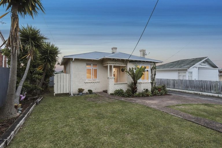 Photo of property in 1/23 Islington Avenue, New Lynn, Auckland, 0600