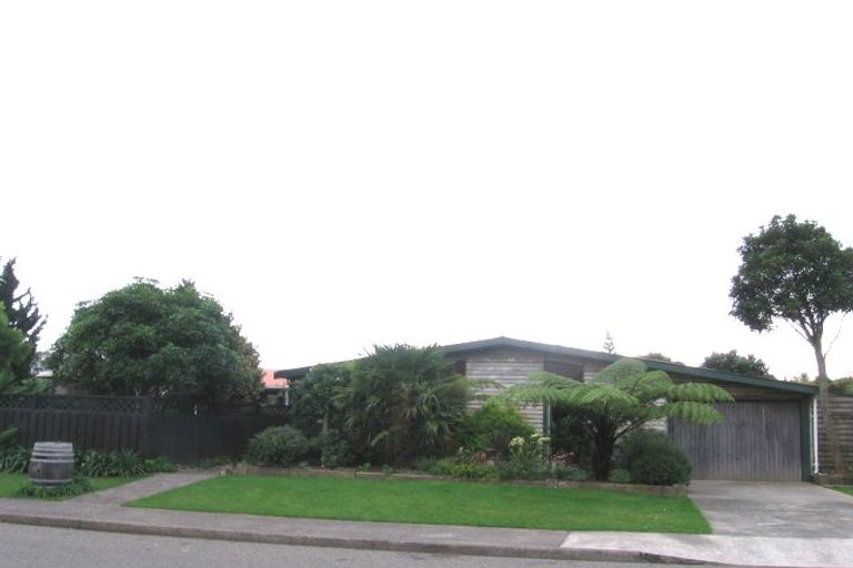 Photo of property in 6 He Awa Crescent, Waikanae, 5036