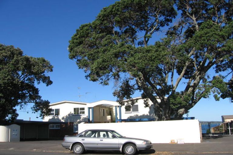Photo of property in 2/241 Hurstmere Road, Takapuna, Auckland, 0622