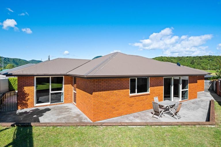 Photo of property in 23 Admiralty Place, Waikawa, Picton, 7220