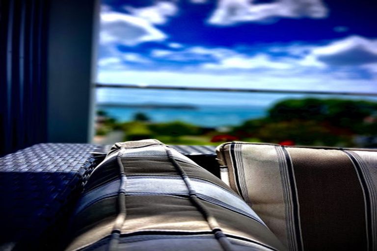 Photo of property in 21 Tindalls Bay Road, Tindalls Beach, Whangaparaoa, 0930