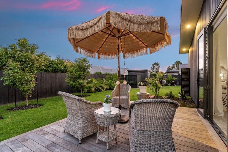 Photo of property in 72 Point Wells Road, Point Wells, 0986