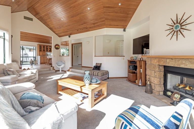 Photo of property in 384 Clifton Road, Whitford, Howick, 2571