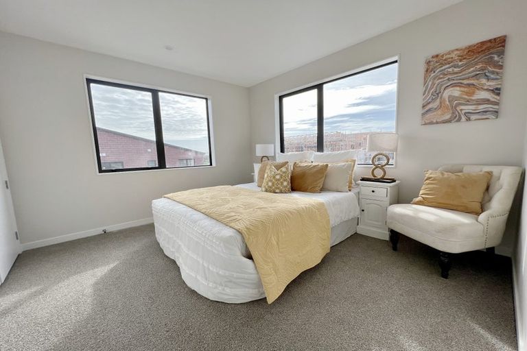 Photo of property in 4 Pohewa Road, Silverdale, 0932