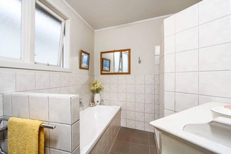 Photo of property in 1/75 Rosedale Road, Pinehill, Auckland, 0632