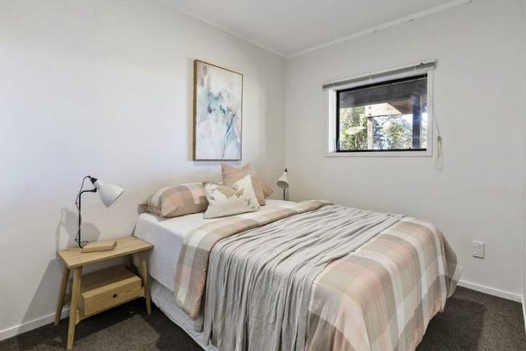 Photo of property in 27 Ferry Parade, Herald Island, Auckland, 0618