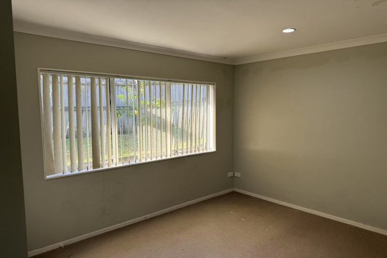 Photo of property in 29 Toledo Avenue, Henderson, Auckland, 0612