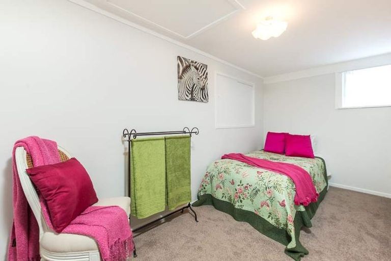 Photo of property in 11 Castaing Crescent, Te Atatu South, Auckland, 0610