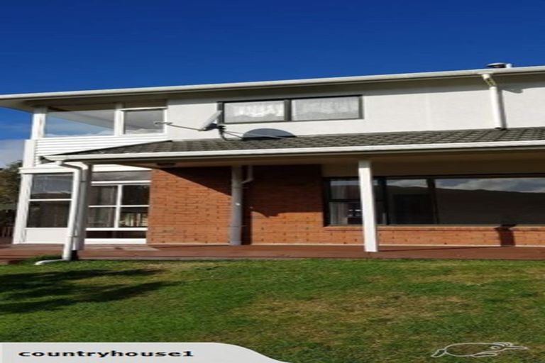 Photo of property in 12 Pikitanga Close, Tawa, Wellington, 5028